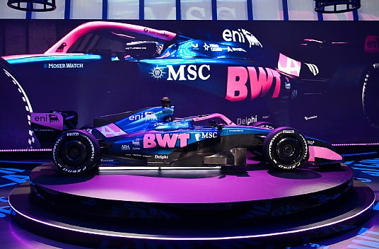 Une équipe de Formule 1 dévoile sa livrée 2026 lors d’un lancement exclusif à bord d’un navire MSC Croisières