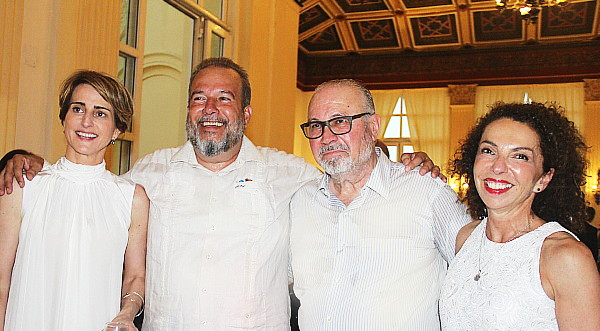‎Annick Guérard, directrice générale de Transat Tours Canada, le ministre du Tourisme de Cuba  Manuel Marrero Cruz, Jean-Marc Eustache président et chef de la direction de Transat A.T. et Renée Boisvert, vice - présidente Produits, marché sud chez Transat