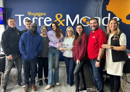 Sandra Mallette, déléguée commerciale de Groupe Voyages Québec avec l'équipe de Voyages Terre&Monde.