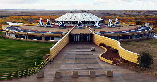 Black Foot Crossing photo par Travel Alberta