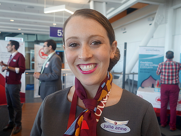 Un membre de l'équipage du vol inaugural. Un membre de l'équipage du vol inaugural.