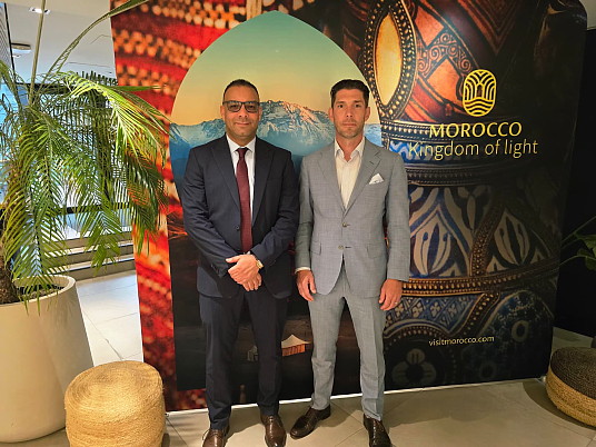 Équipe du Fairmont Taghazout Bay — Nabil Lakhouil, directeur des ventes et du marketing (à droite), et Francis Desjardins, directeur général. Crédit photo : Duval Communication.