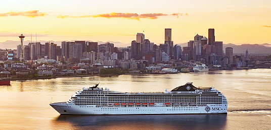 Le MSC Poesia arrivant à Seattle