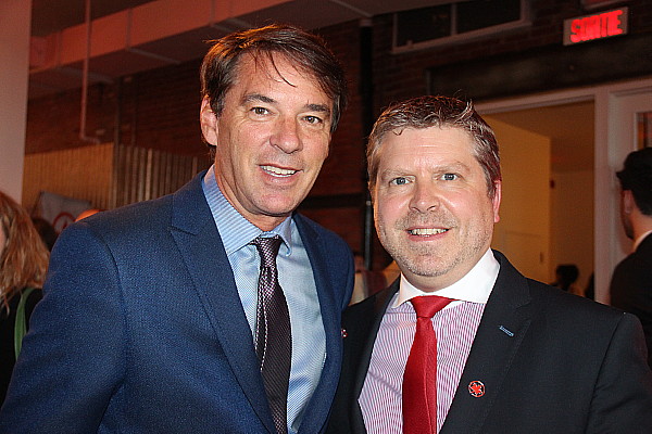 Yves Lalumière PDG de Tourisme Montréal et  François Choquette, directeur ventes spécialisées et Québec pour Air Canada Yves Lalumière PDG de Tourisme Montréal et  François Choquette, directeur ventes spécialisées et Québec pour Air Canada