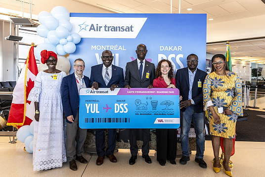 De gauche à droite, Seynabou Amy Ka, conseillère en relations internationales à la Ville de Montréal; Karl Brochu, Vice-Président Exploitation et Développement aérien chez ADM Aéroports de Montréal; Bamba Sissoko, Chef de la direction des systèmes d'information chez Transat; Son Excellence Gorgui Ciss, Ambassadeur du Sénégal au Canada; Élisa Valentin, Sous-ministre adjointe aux Relations Europe, Afrique et Moyen-Orient du Gouvernement du Québec; Babacar Diop, Président du Regroupement Général des Sénégalais du Canada et Marie-Laure Konan, présidente-directrice générale, Forum Afrique Expansion