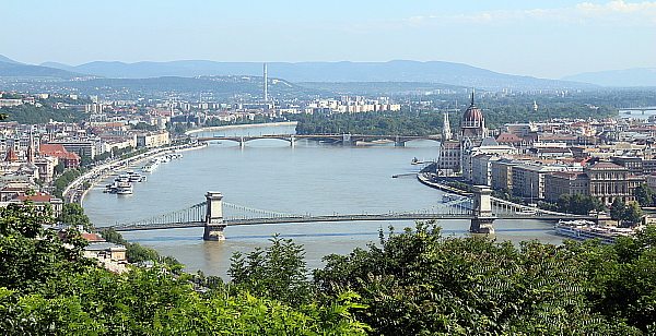 Budapest, surnommée la "perle du Danube"