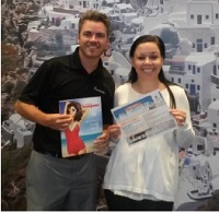 Le Directeur du Développement Jeff Carpenter et l’heureuse gagnante, Kayla Hynes. Le Directeur du Développement Jeff Carpenter et l’heureuse gagnante, Kayla Hynes.