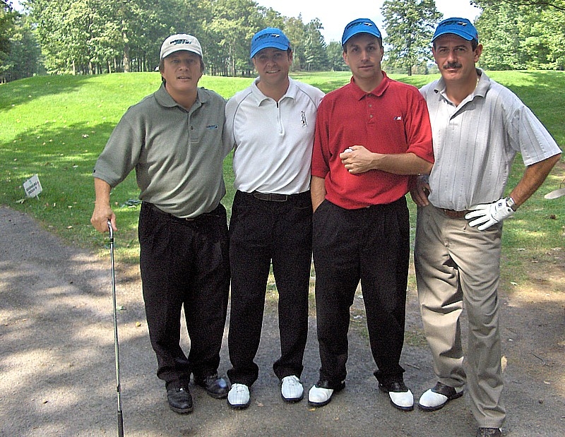 Le quatuor de Westjet, Louis Gosselin de Westjet, Stéphane Chartrand de Vobe, Foster Benk de CWTet Bob Potter de Vision 2000